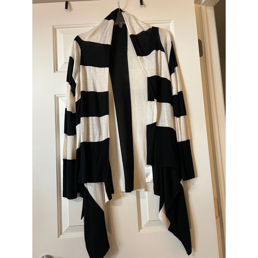 H&M Black and White Striped Flowy Cardigan - Picture 2 of 2
